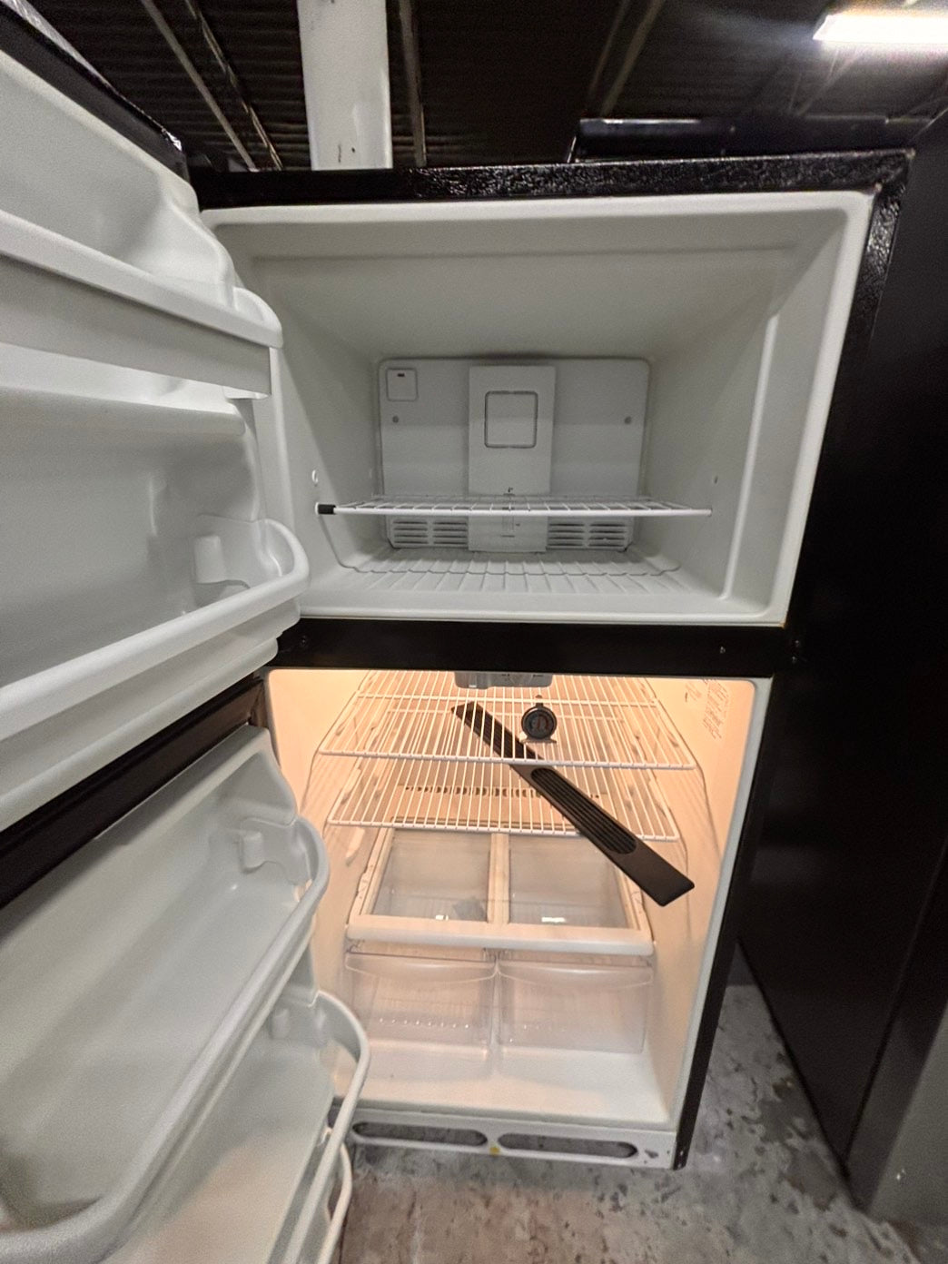 >>28”frigidaire  top freezer fridge black working 💯 used-refurbished #RF55YSB