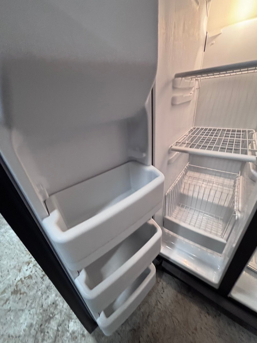 >*36” x 69h GE side by side Refrigerator and freezer stainless steel w/ice water dispenser 36” #SBS52RZB