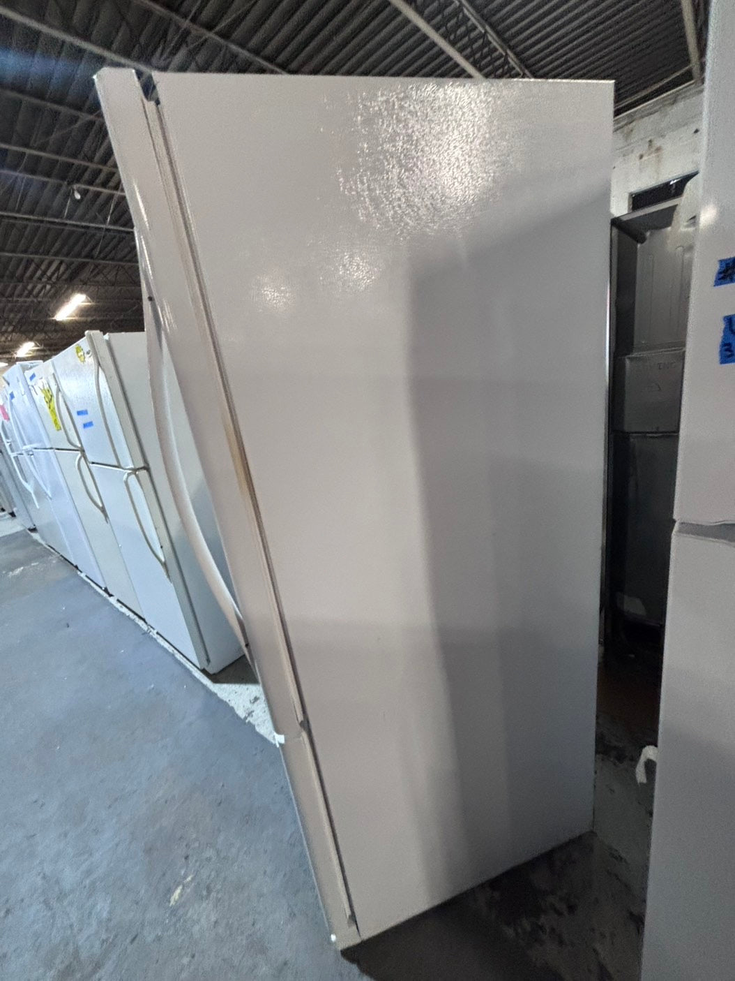>>whirlpool 33” bottom freezer refrigerator no ice maker white color 33" used-refurbished #RFW9D5B