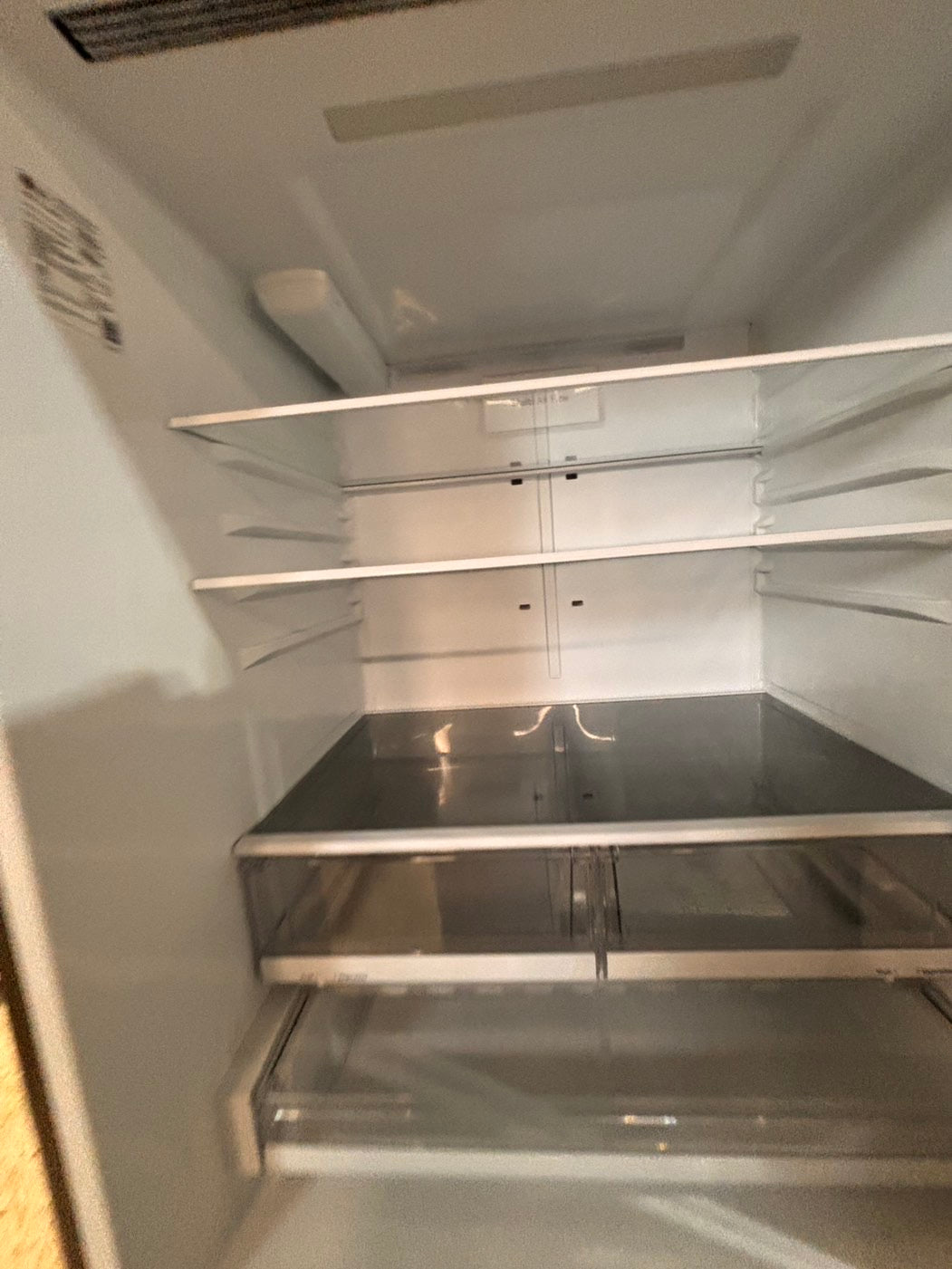 >* LG 33” bottom freezer fridge stainless steel with iced maker inside used -refurbished 30” #LGB5K2B