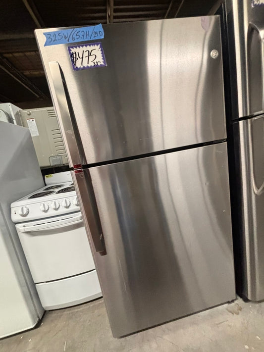 >33” GE top freezer refrigerator 24cu.ft. Stainless steel-used -refurbished 33" item number #RFYY78B