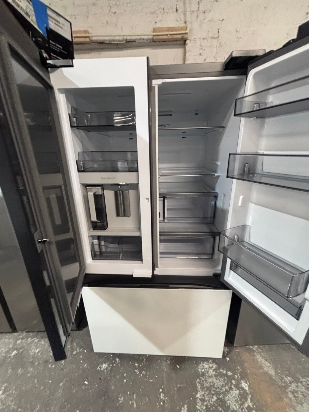 } new costumer returns ,Samsung Samsung - 36” Wide x 69h x 30.1/2 depth    , BESPOKE 30 cu. ft. 3-Door French Door Smart Refrigerator with Beverage Center - White Glass #RSZQX4B