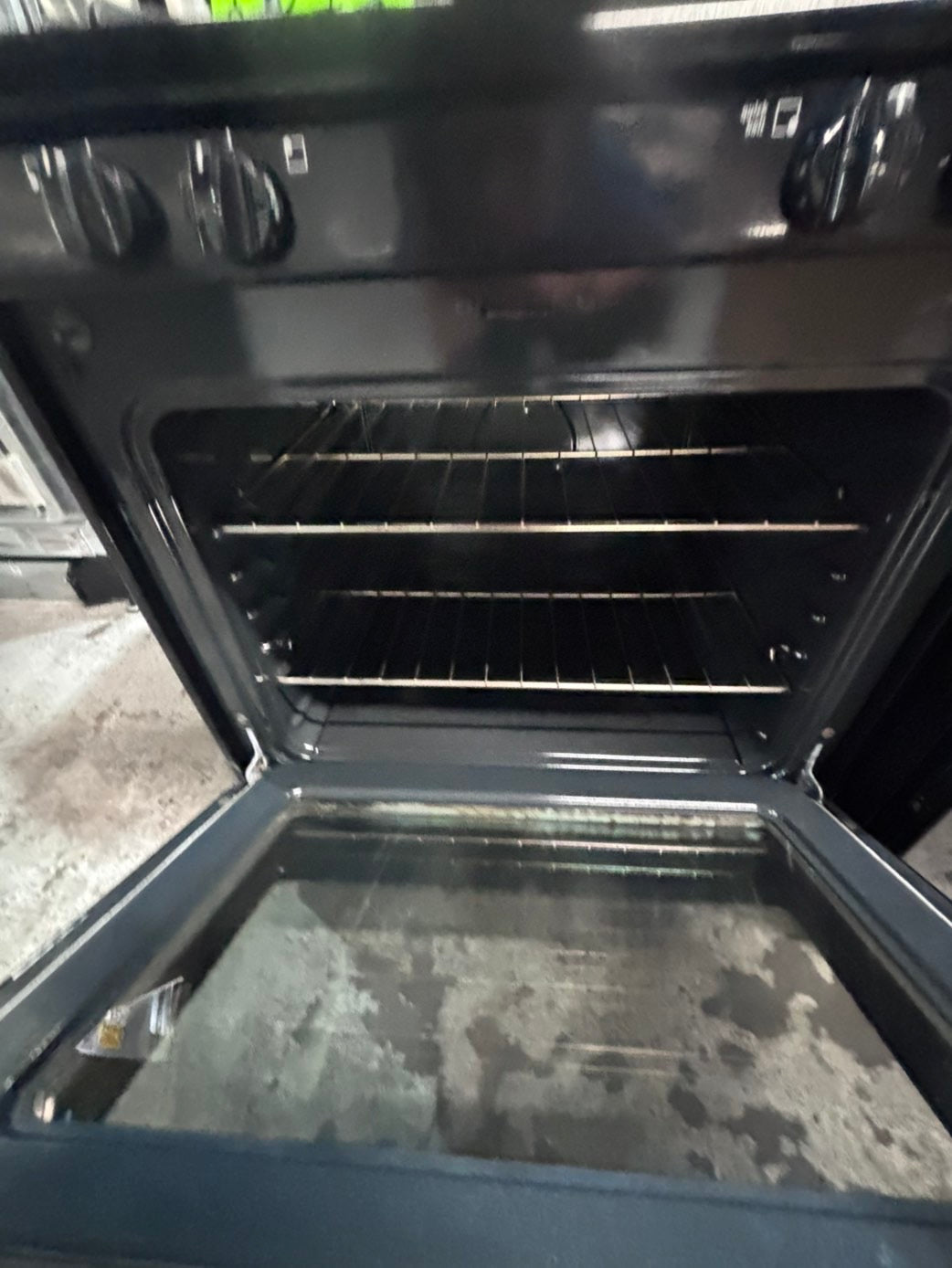 >*frigidaire range 4 burner bake ,broil Hi/Lo self clean in stainless steel used-Refurbished 30” #GSQ66B