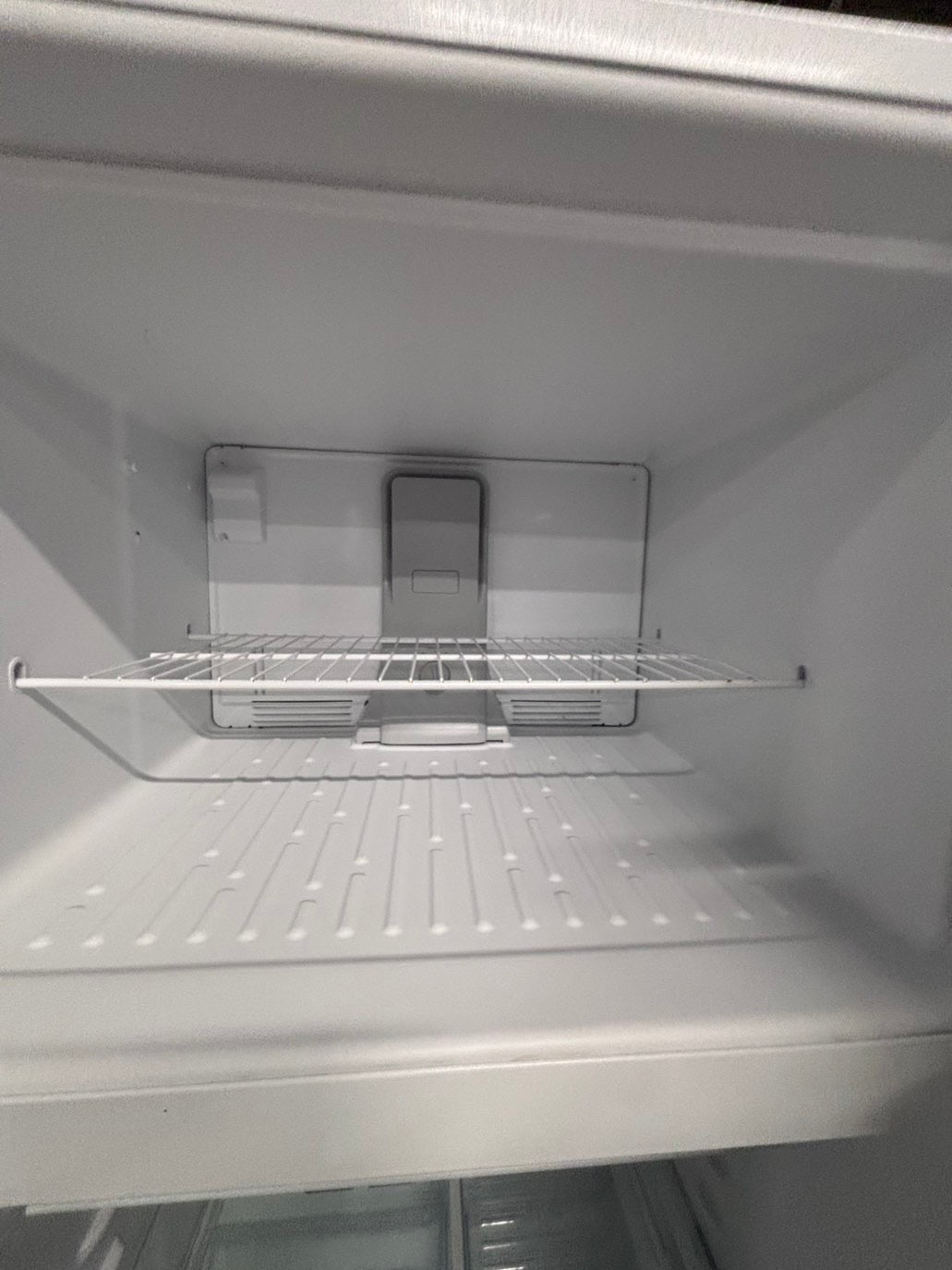 >*whirlpool 33” x65 1/2 height x 29” depth Top freezer fridge   ,white . used-like new , refurbished #RWH191B