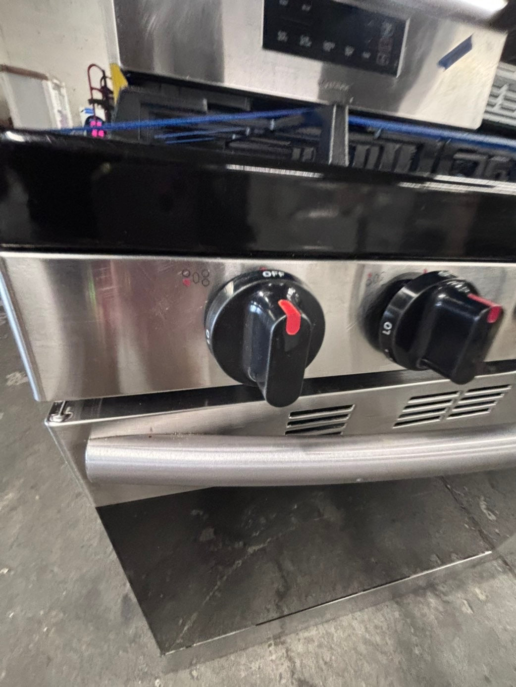>>samsung Gas range 5 burner convection oven bake ,broil Hi/Lo self clean in stainless steel used-Refurbished 30” #SGQ51SB