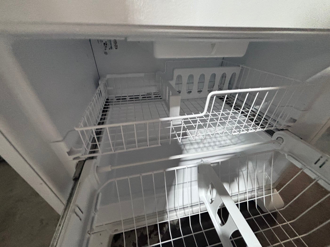>>whirlpool 33” bottom freezer refrigerator no ice maker white color 33" used-refurbished #RFW9D5B