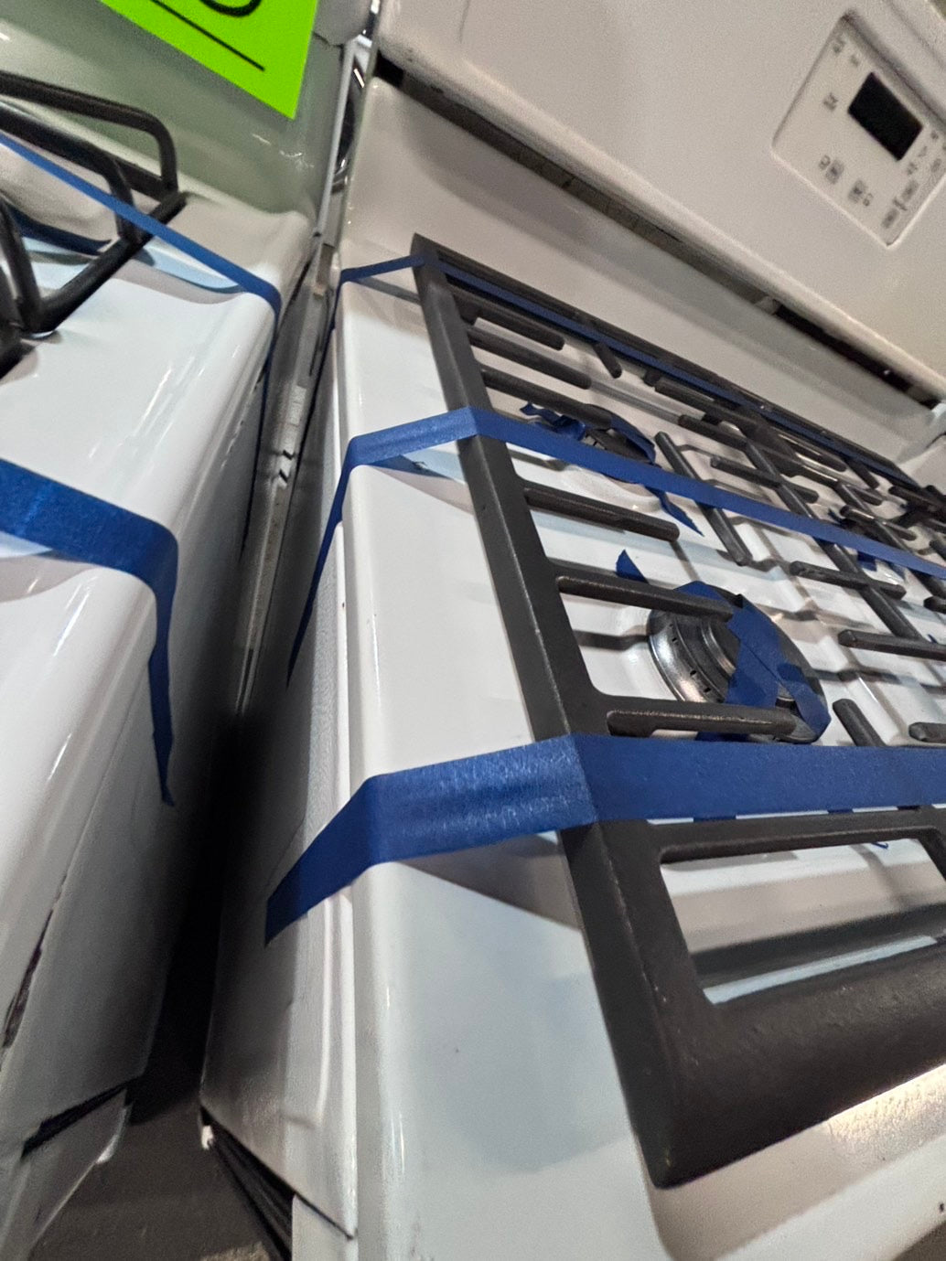>*Sale🔥 whirlpool Gas range 4 burner bake broil Hi/Lo self clean in  white used-Refurbished 30” #GT6N2B