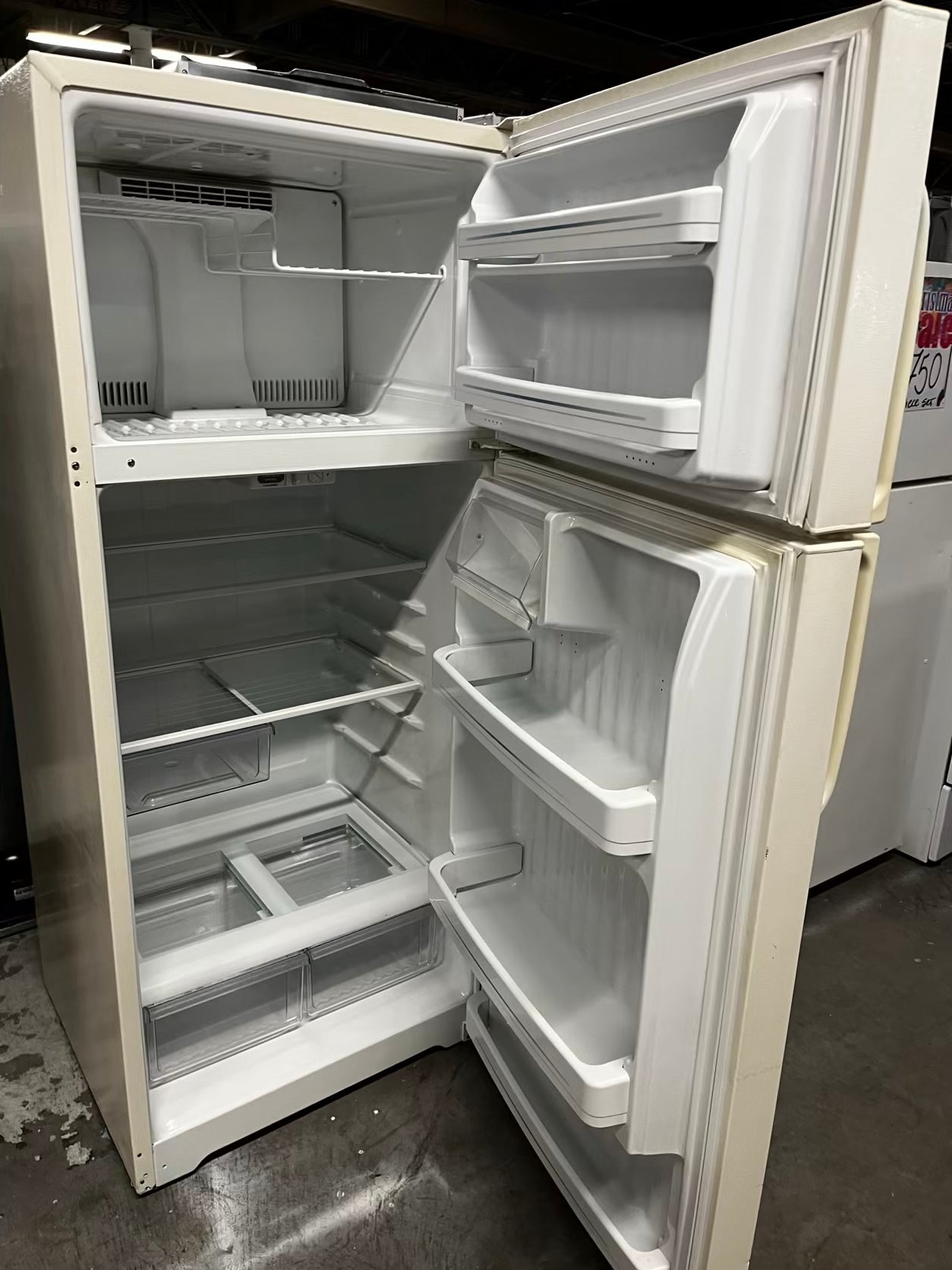 🎄Holiday Sale 🎁 GE top freezer refrigerator in off white used refurbished 28” #RF97352B