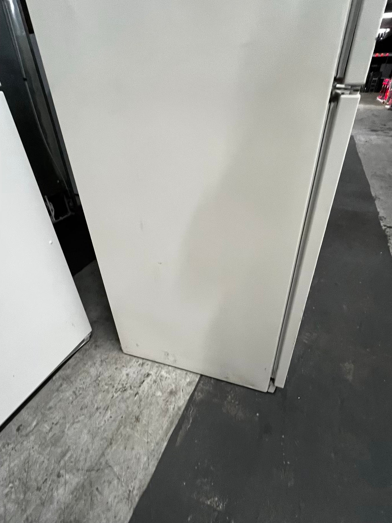 * 🎉 Black Friday ⚡️ Whirlpool top freezer refrigerator in off white no ice maker 28" #RF34774TB