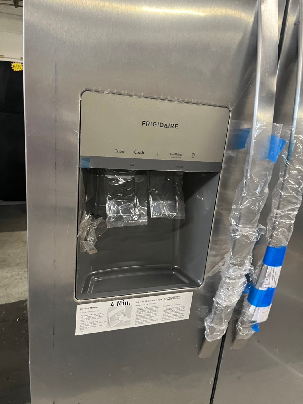 🎉Special 🎉Open Box 📦 | scratch & dent Frigidaire
36.1 in. 22.3 cu. ft. Counter Depth Side-by-Side Refrigerator in Stainless Steel with iced maker & water dispenser #FGAM23CBB