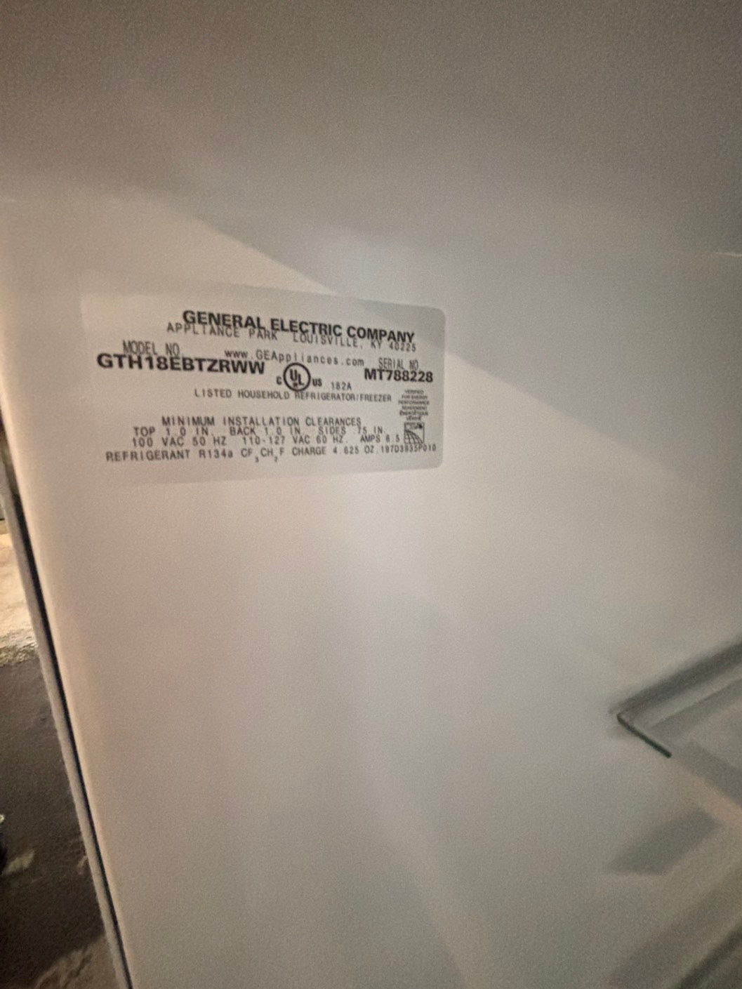 >28”Ge top freezer fridge white used-refurbished #ZZFL81B