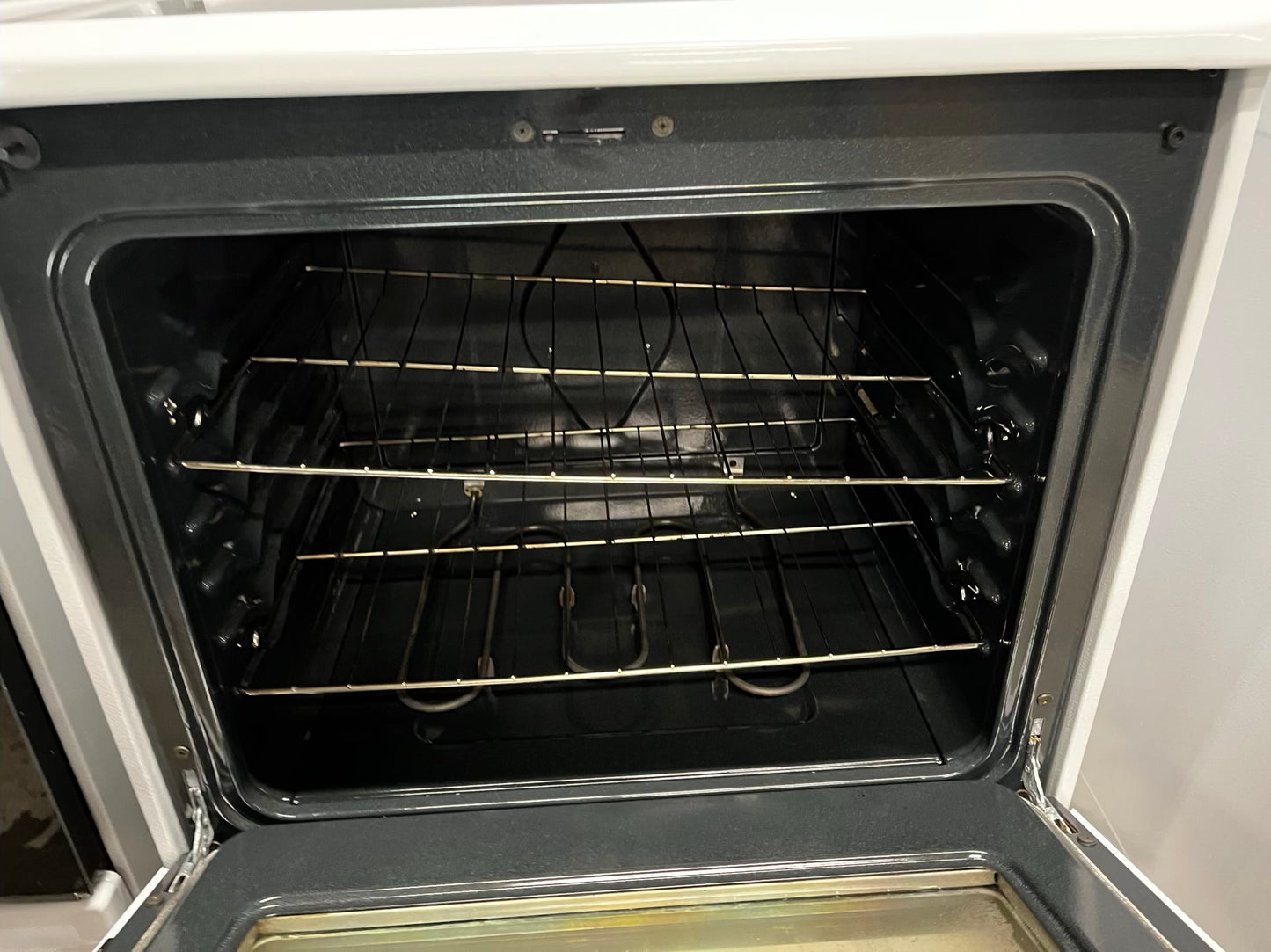 Kenmore electric 220v range 4 burner self clean in off white 30” Stock number #RE8935BB