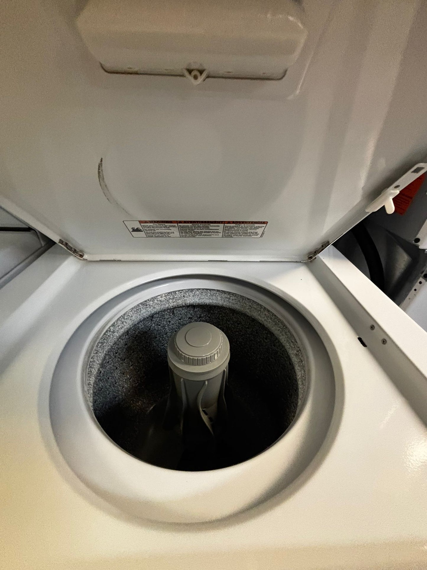 GE laundry center Electric 220v washer & dryer set in white 24" #LC426VL