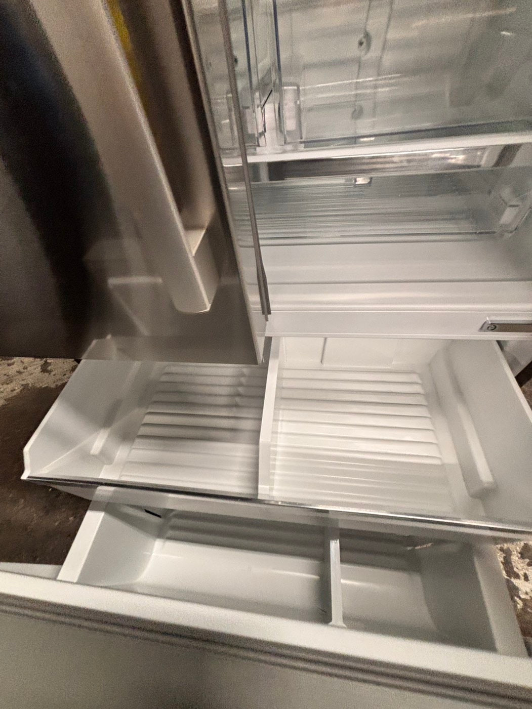 >🎈sale🎈      ‼️’’AS IS”.‼️   Bosch 500 series counter depth French doors fridge new scratch and dent (costumer return )with ice maker & water dispenser - Stainless Steel #RBSH25B