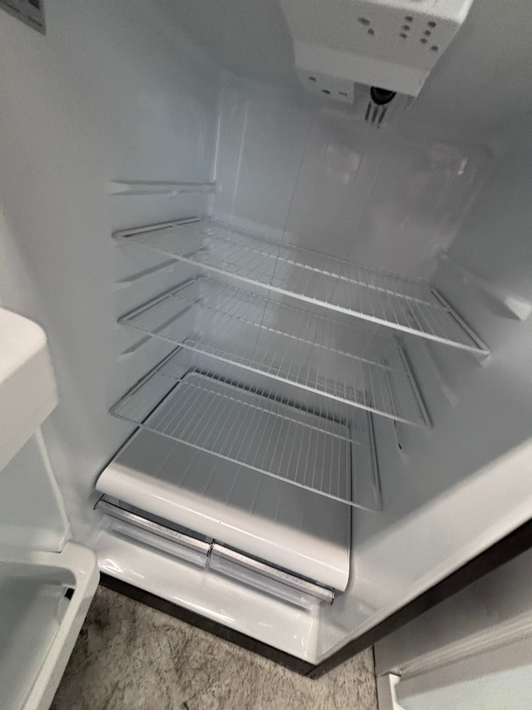 }28”w x 68 1/2h.GE   top freezer fridge  ,black  working 💯  used-refurbished #FT21SRB