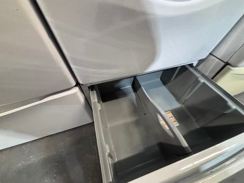 }gas LG white washer & gas dryer set front load stackable or side by side  27” in used Gas  used-Refurbished #GWD46B