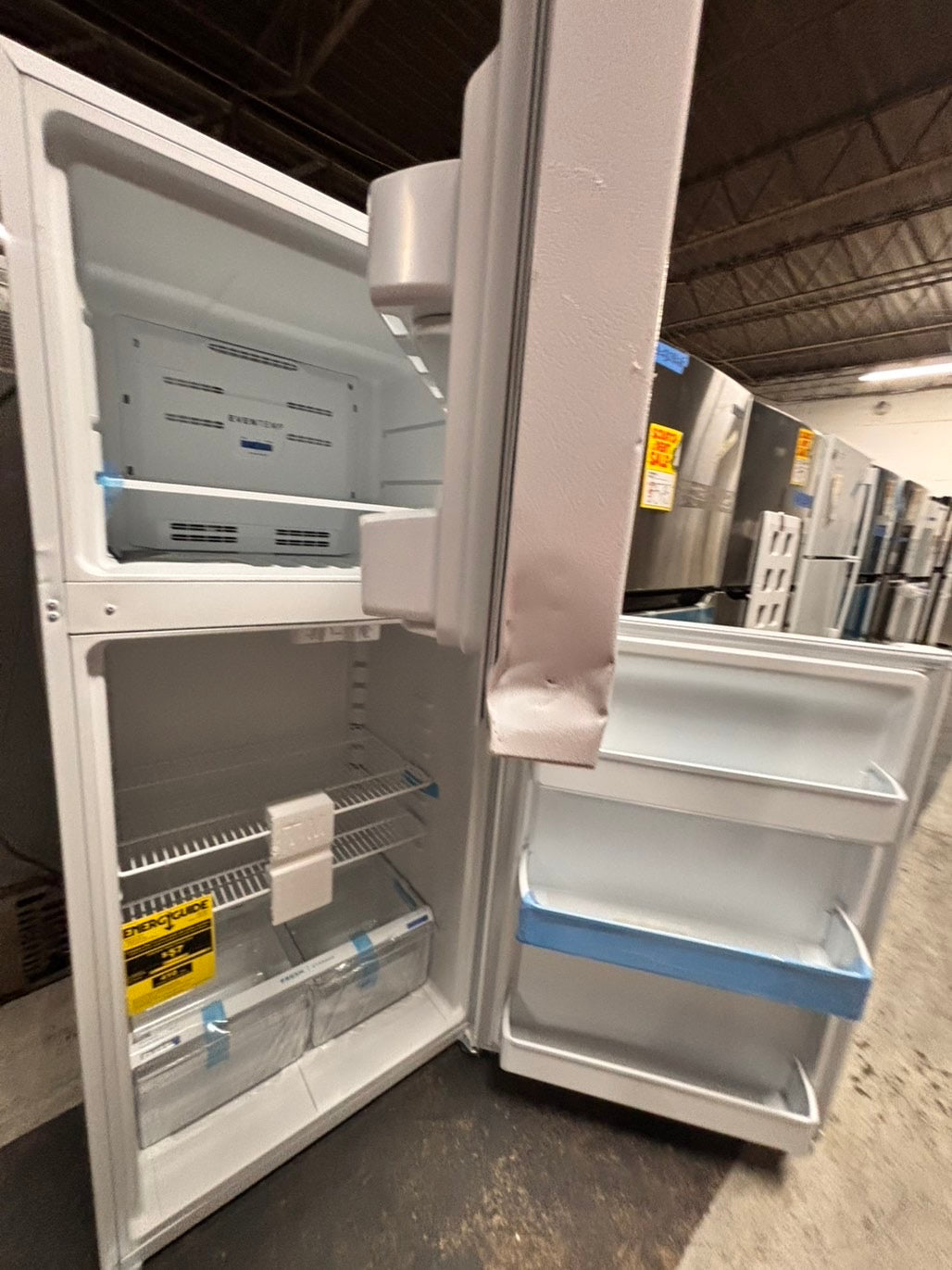 >Open box 📦 New S/d -Frigidaire
30” in. Top Freezer Refrigerator in white color  #RFW55B