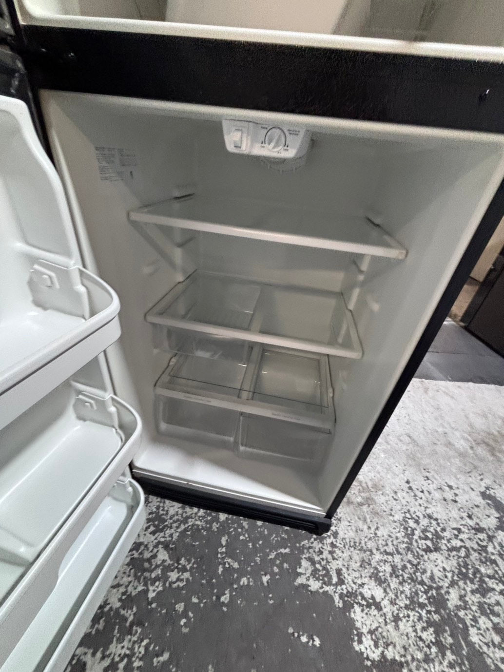 >*kenmore 30”18cu.ft -top freezer refrigerator with ice 🧊 maker inside ,stainless steel color   -used refurbished 30”  #TBF88CB