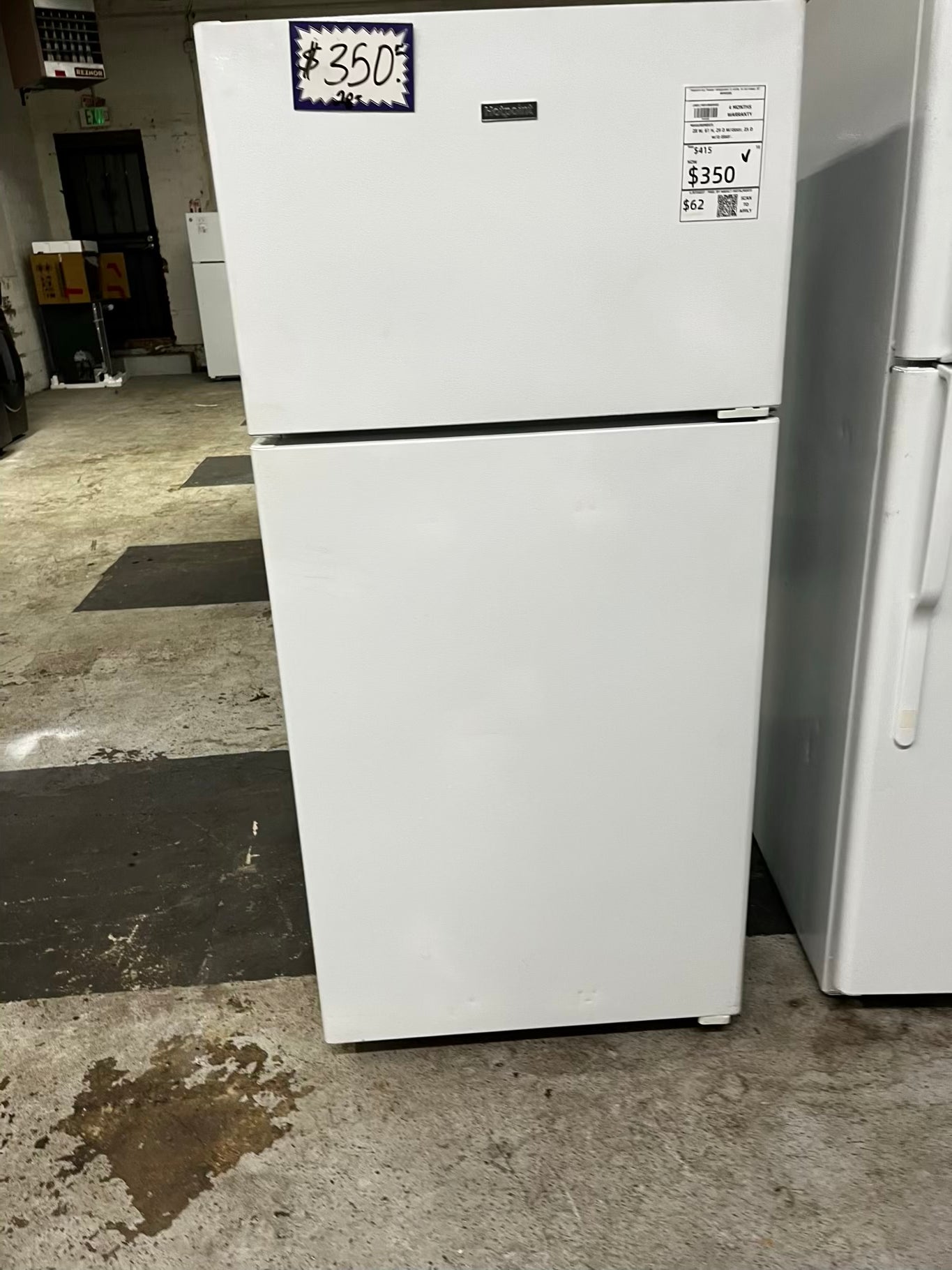 * Hotpoint top freezer refrigerator in white no ice maker 28" #RF903SB