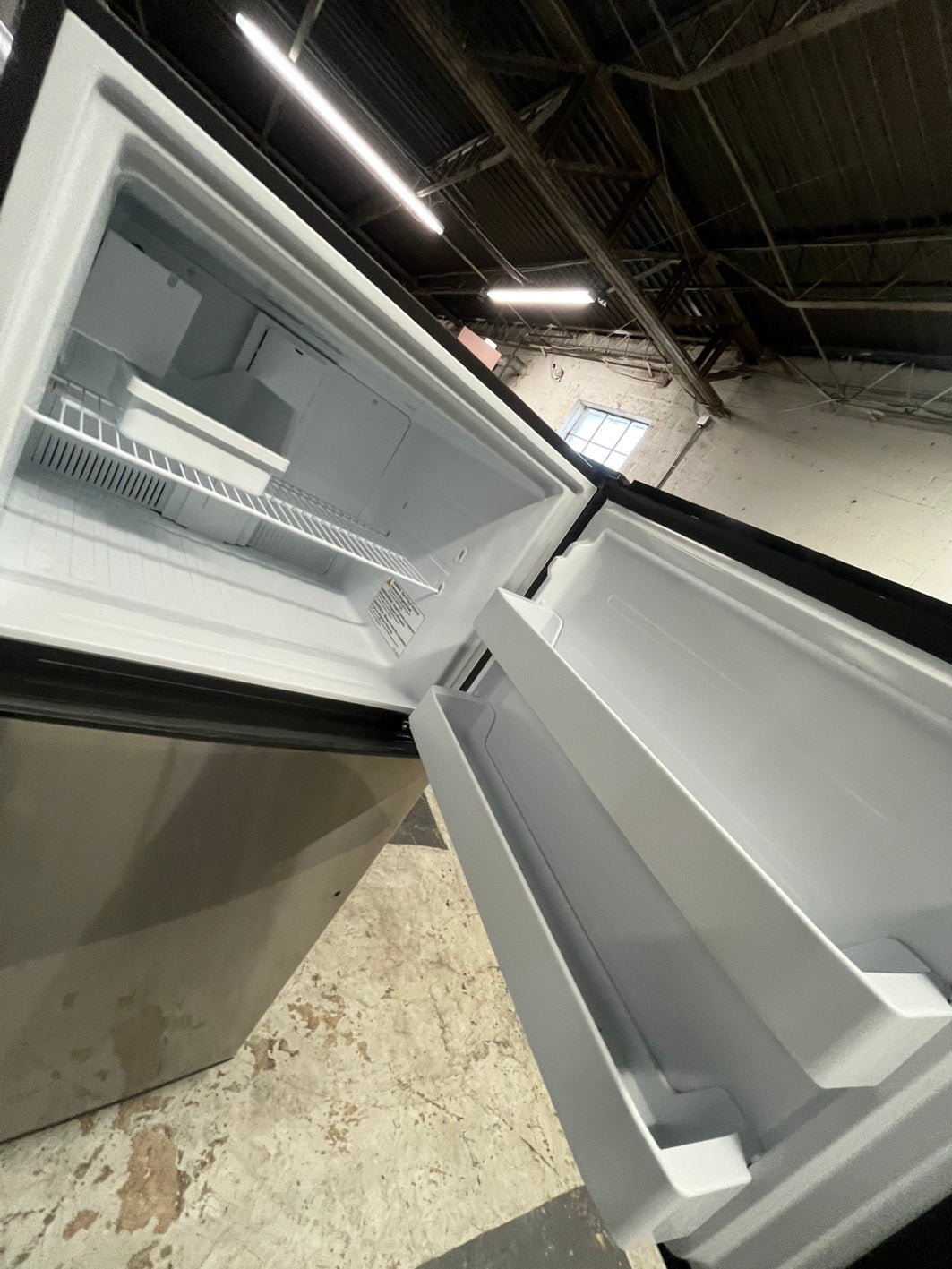 *Open box 📦 New S/d Ge 32 w. 21.1 cu. ft. Top Freezer Refrigerator in Stainless Steel with Factory-Installed Icemaker & Upfront Temperature Controls #GGE21DB