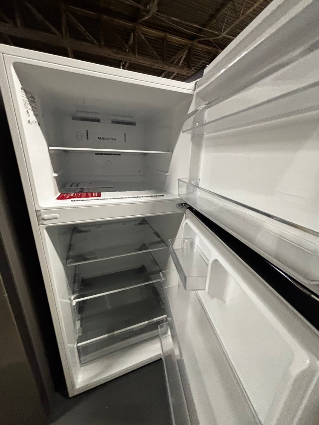 >new scratch and dent -Open box 📦.  This 28 inch freestanding top freezer refrigerator has a generous 18 cu. ft. of space, perfect for storing groceries. The Multi-Air Flow system maintains ideal humidity and temperature levels, keeping your food #RFG18B