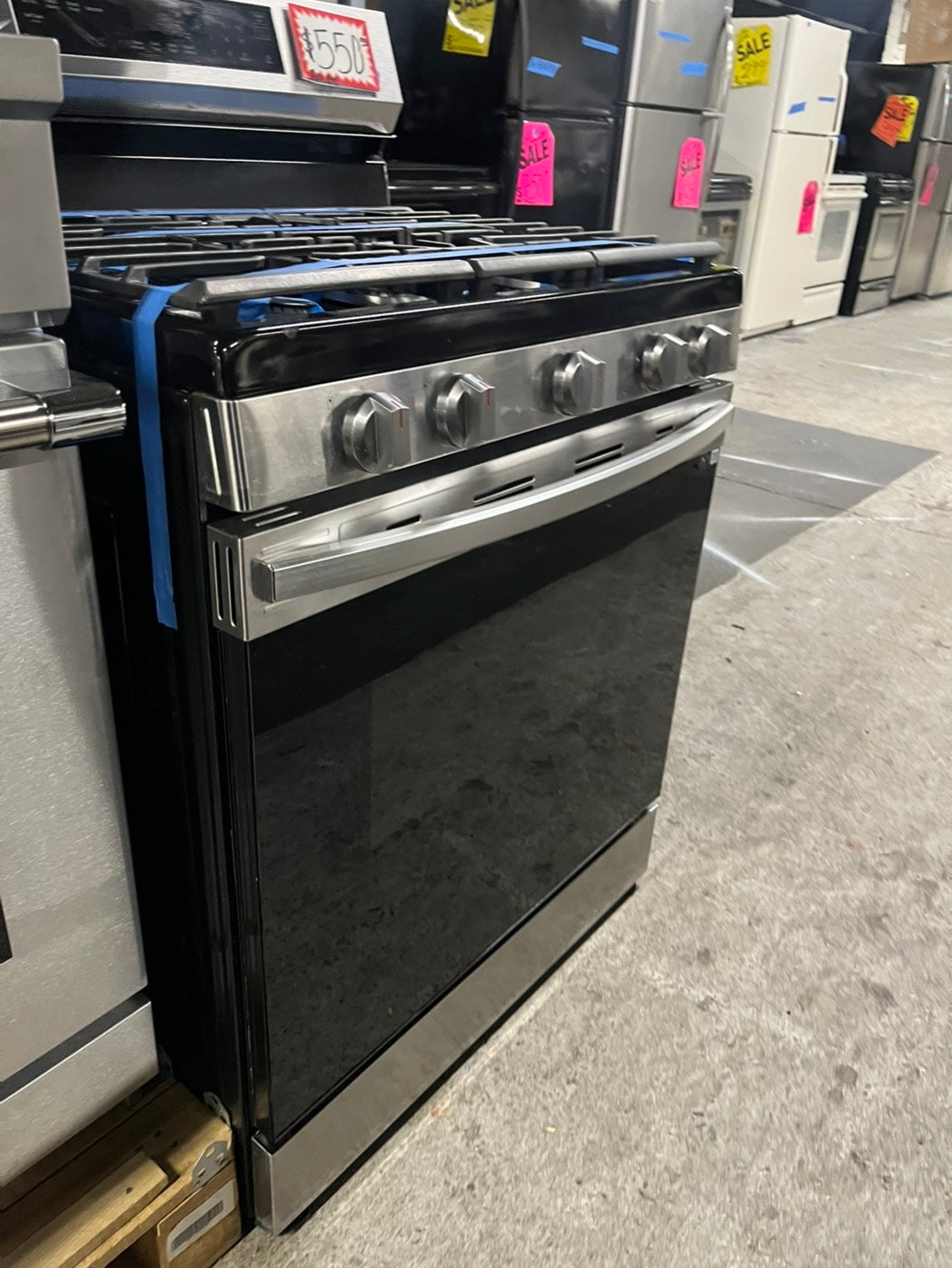 =Samsung Air fry Bake Roast keep warm gas stove 5 burner bake broil i/lo in black & silver -used-Refurbished 30” #GSTVA24B