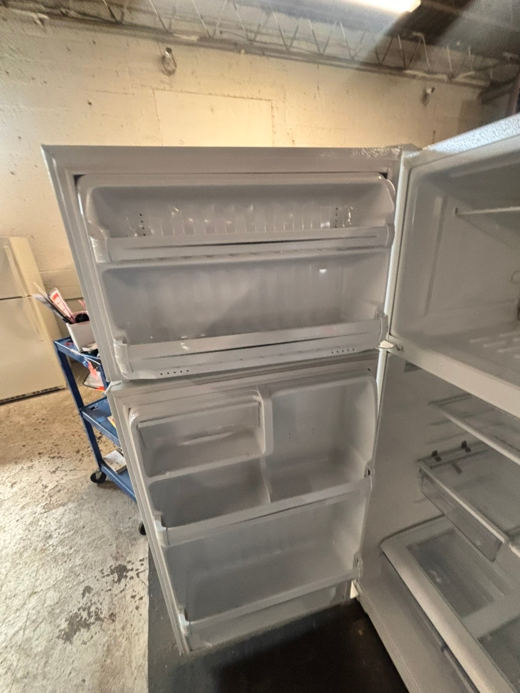 >28”Ge top freezer fridge white used-refurbished #ZRFL81B
