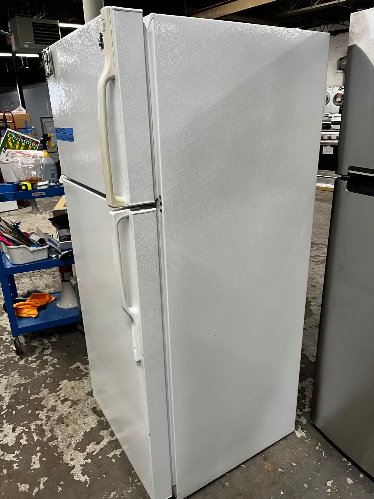 🎄Holiday Sale 🎁 GE top freezer refrigerator in white used refurbished 28” #RF39468B