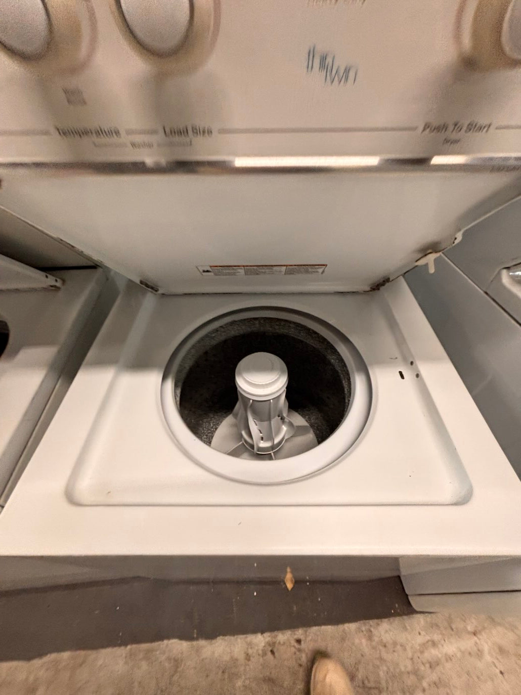 }}Whirlpool stacked laundry center Electric 220v washer & dryer set used -in  white 24" #LCW24YTB