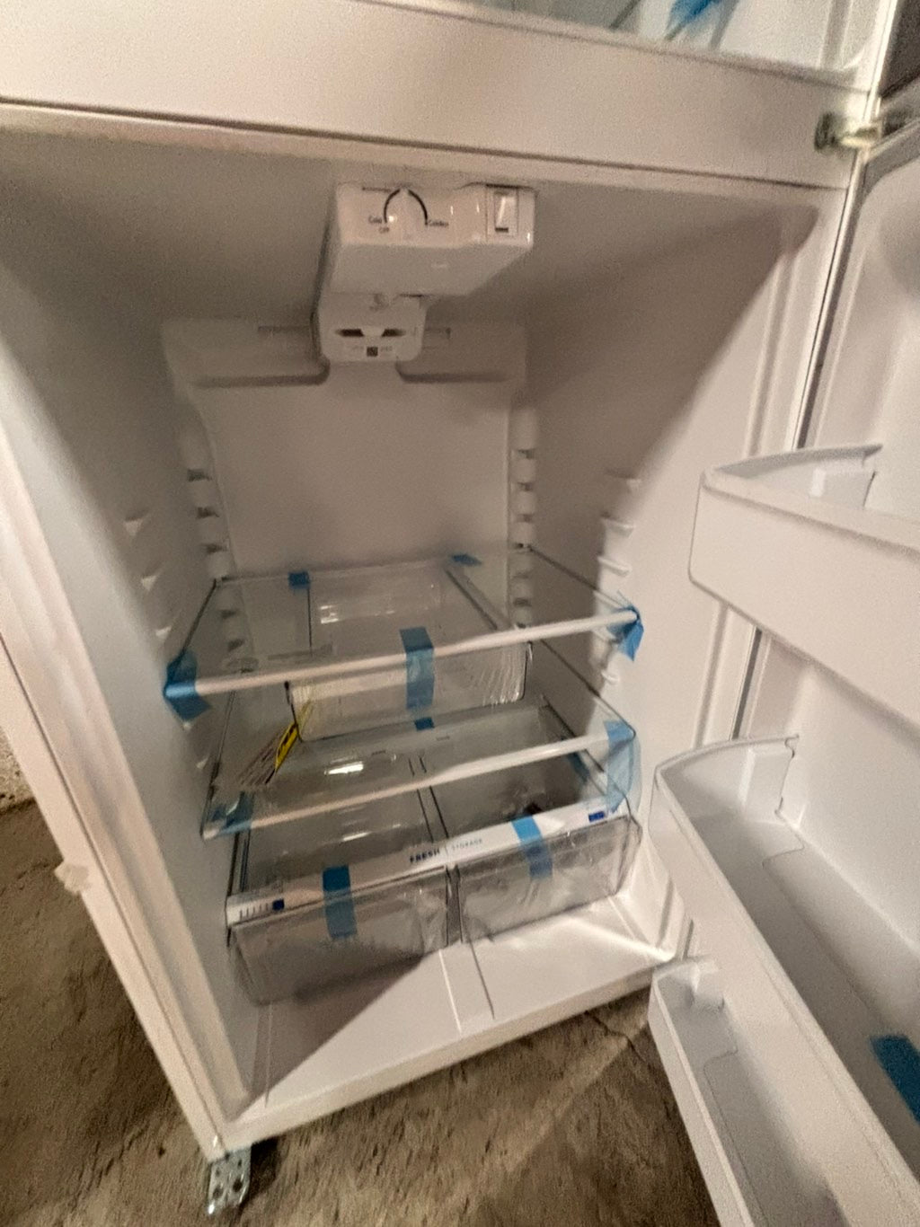 >Open box 📦 New S/d -Frigidaire
30” in. Top Freezer Refrigerator in white color  #RFW99B