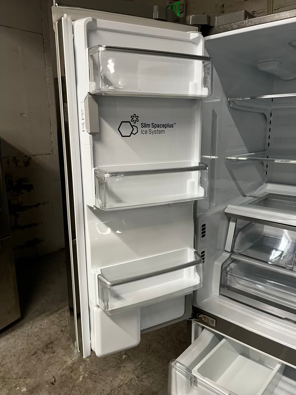 LG French door Refrigerator stainless steel Showcase w/ ice water dispenser 36" #RF53421B