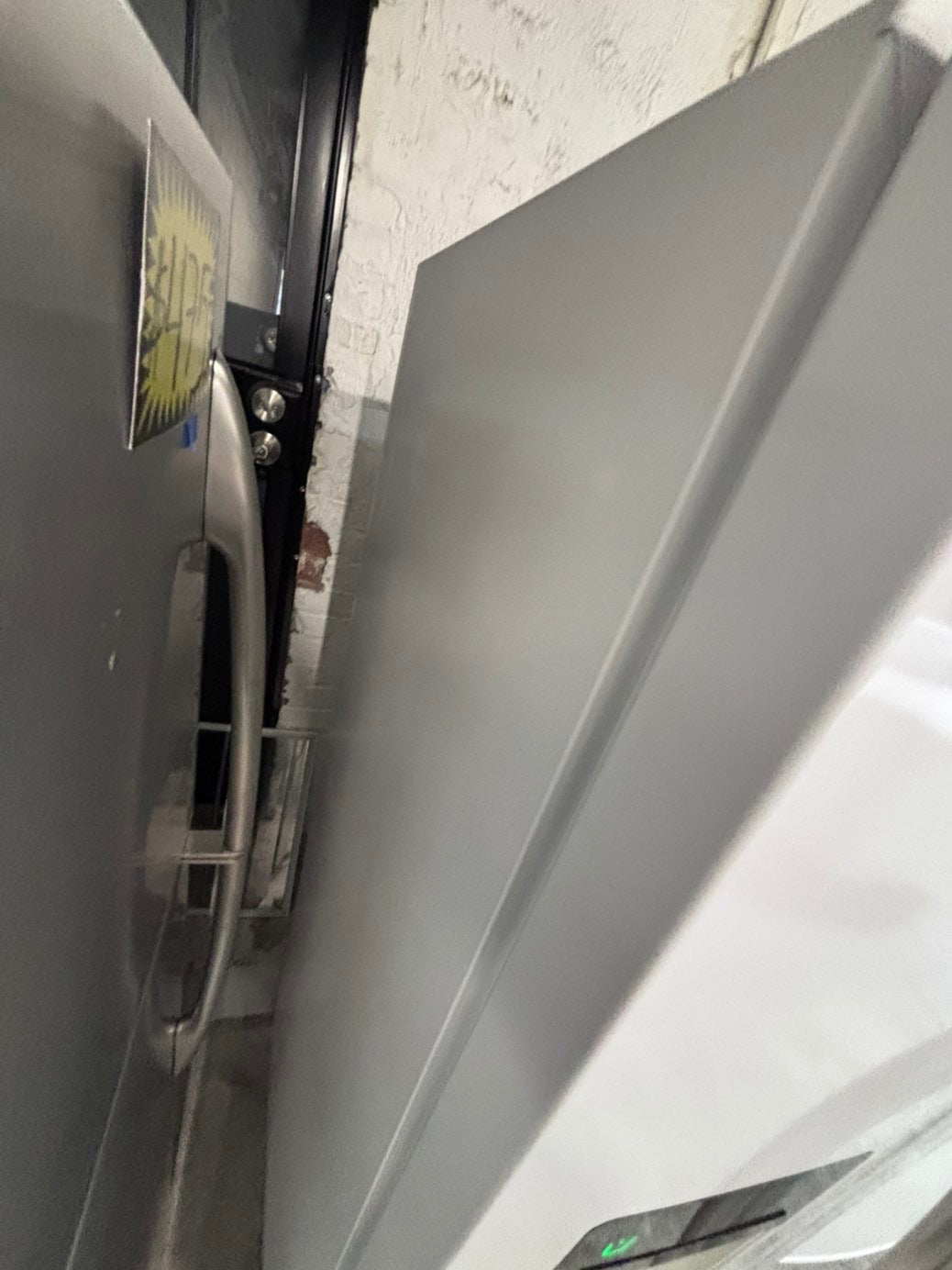 >*36”whirlpool counter depth French doors  fridge white color  (ice maker  doesn’t work) only water 💦 dispenser works !doesn’t affect on the others functions. 36” #WS33WWB