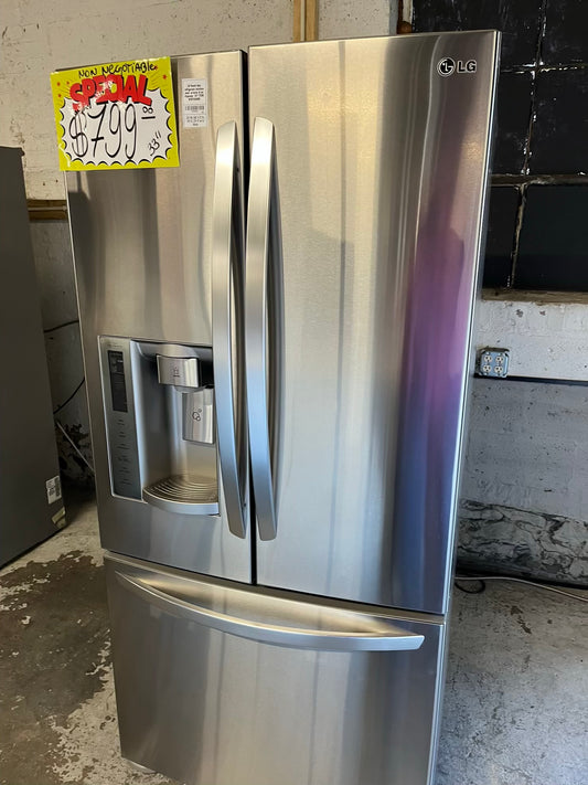 LG french door refrigerator stainless steel w/water & ice dispenser 33" ITEM #RF200NB