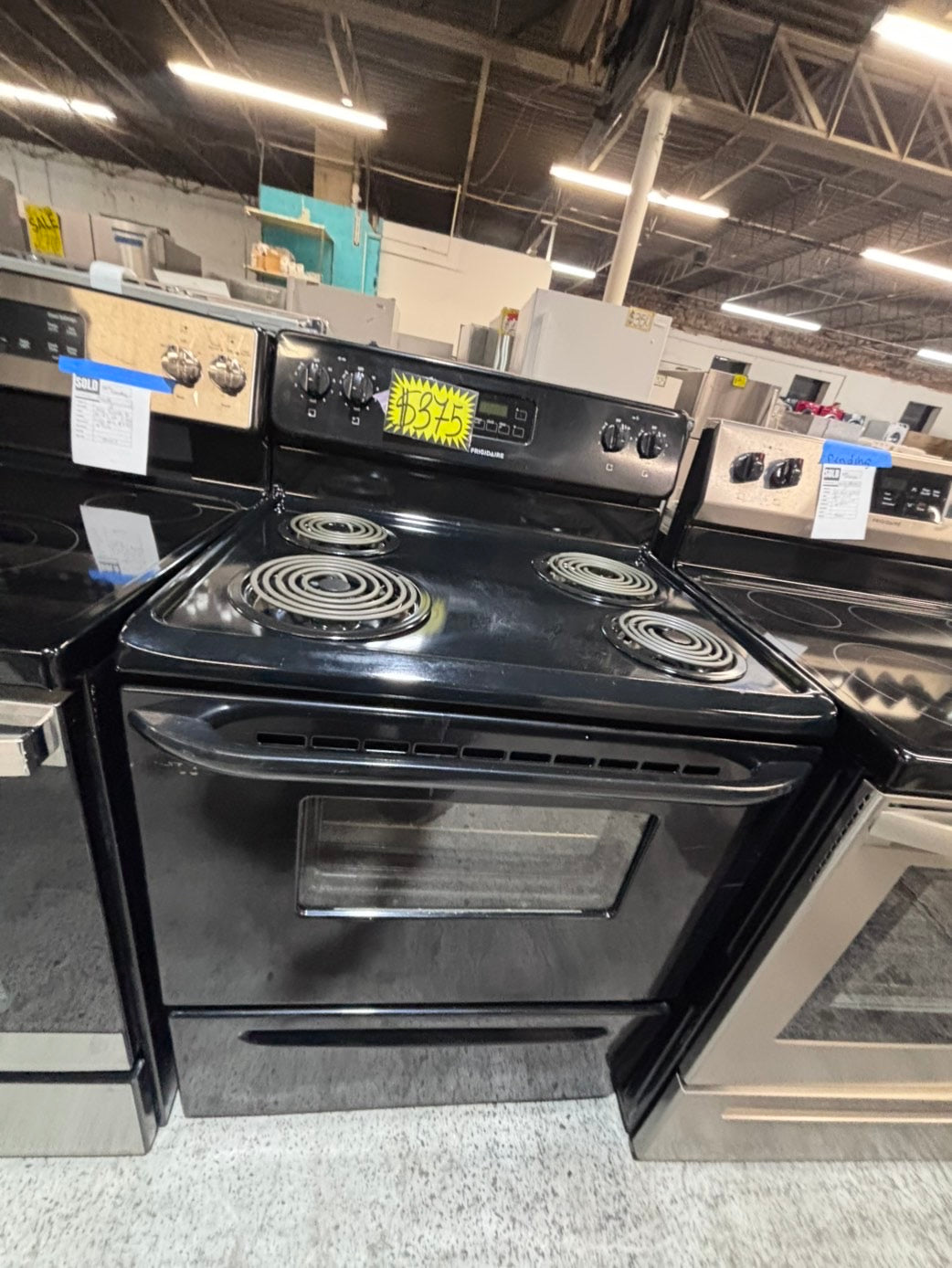 >*frigidaire black  electric coil top range coil 220v bake /Broil 4 burner used-Refurbished  great condition 30" #FBF55B