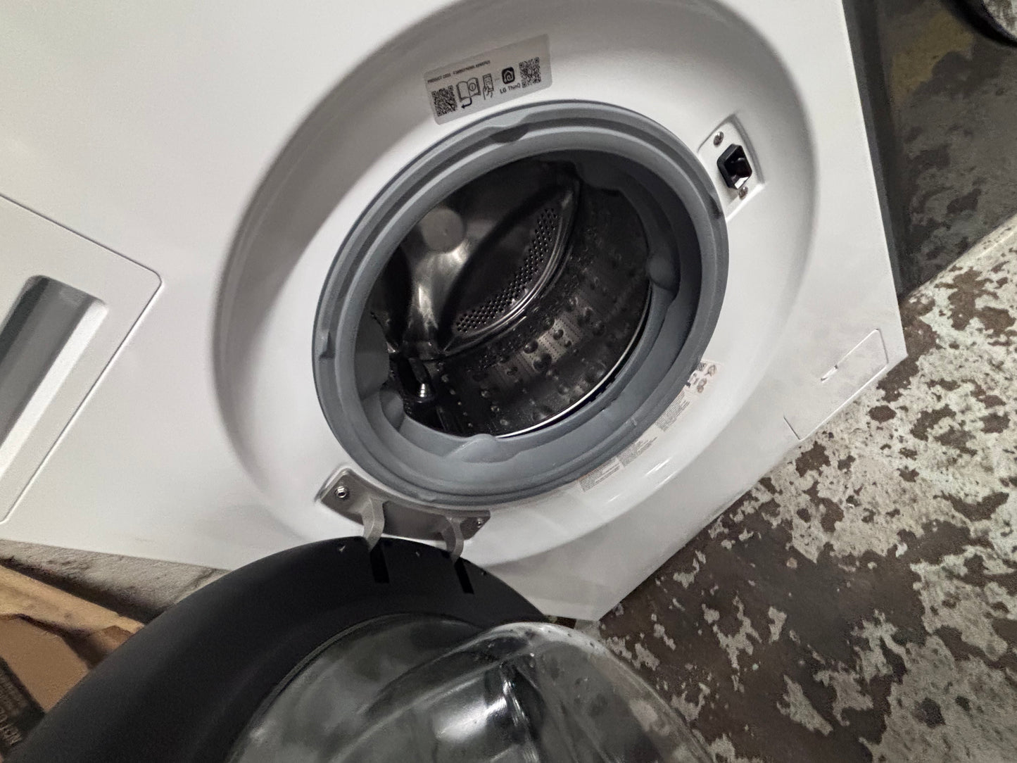 >>LG TQ 24” x 65h wash-tower (washer & dryer) 220v washer & dryer set used -in  white 24" #WTLT9B