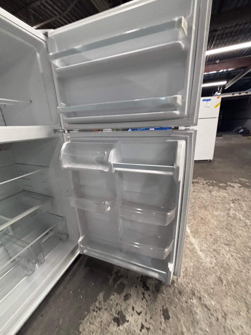 >*whirlpool 33” x65 1/2 height x 29” depth Top freezer fridge   ,white . used-like new , refurbished #RWH191B