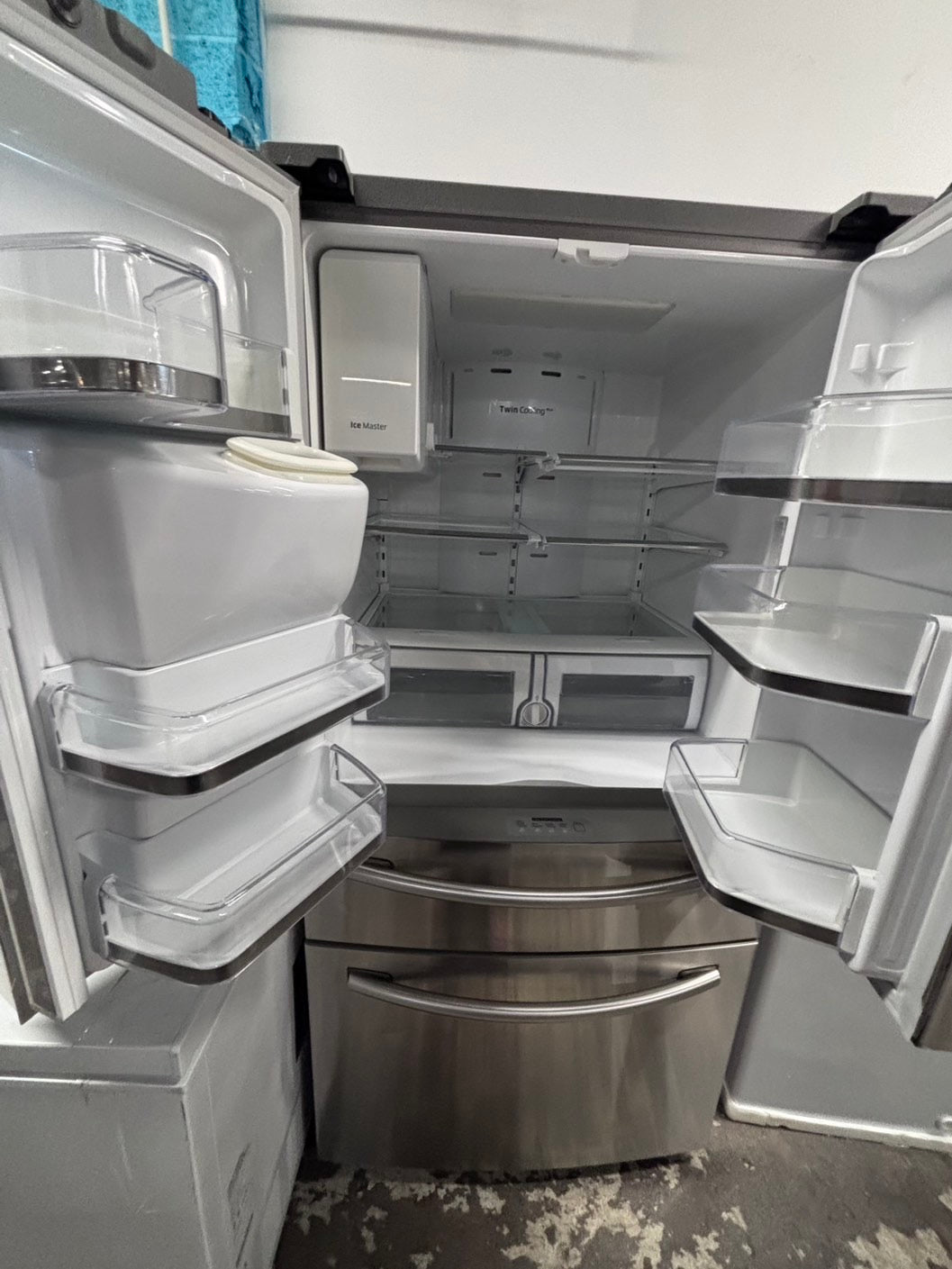>*Samsung 4-doors French door Refrigerator 33w x 69h 30”1/2depth. /stainless steel w/ ice water dispenser 33" #RL7Q21QB