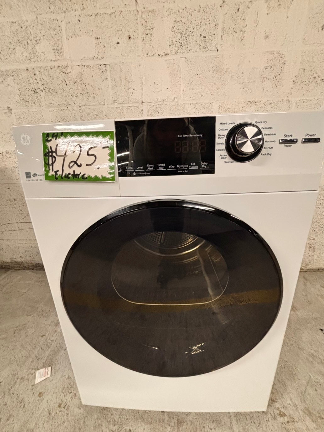 >24” Ge front load Electric Dryer 240v  white  #24GE56B