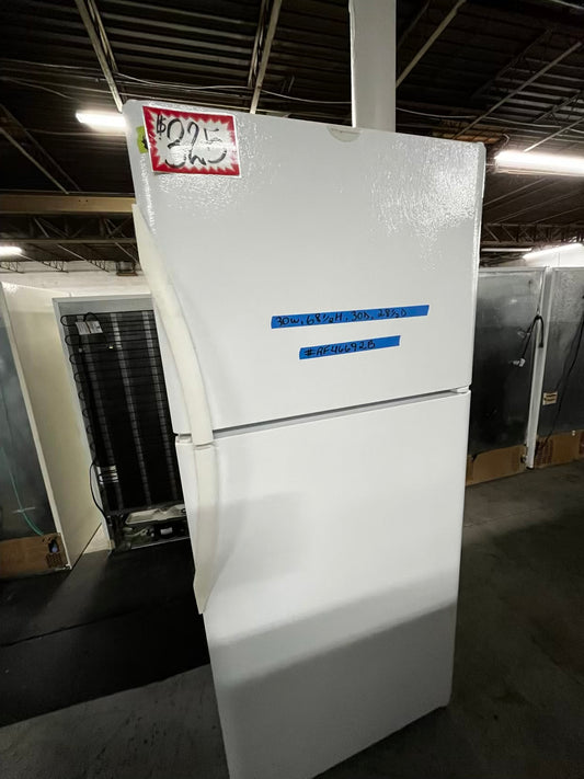 🎄Holiday Sale 🎁” Frigidaire top freezer refrigerator in  white used refurbished 30’ #RF46692B