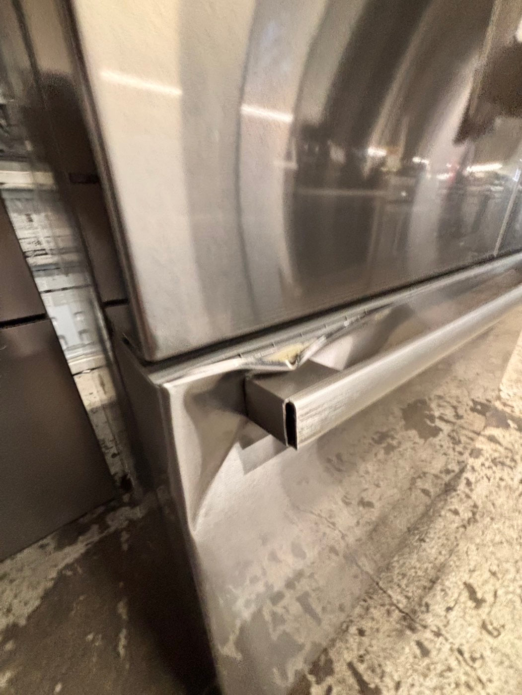 >🎈sale🎈      ‼️’’AS IS”.‼️   Bosch 500 series counter depth French doors fridge new scratch and dent (costumer return )with ice maker & water dispenser - Stainless Steel #RBSH25B