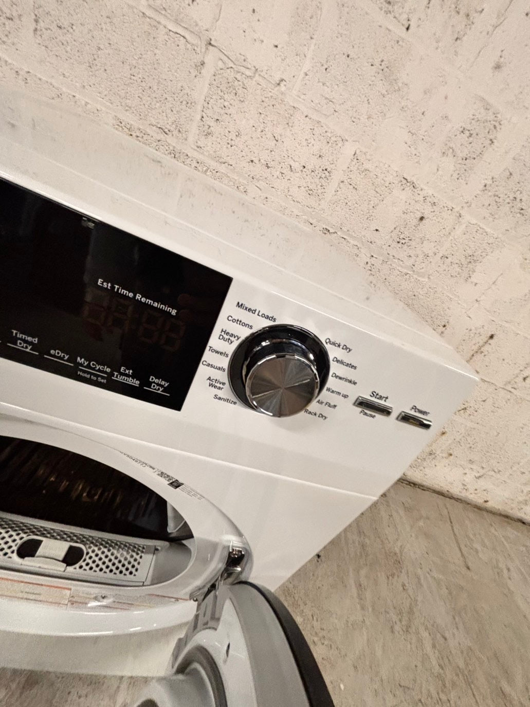 >24” Ge front load Electric Dryer 240v  white  #24GE56B