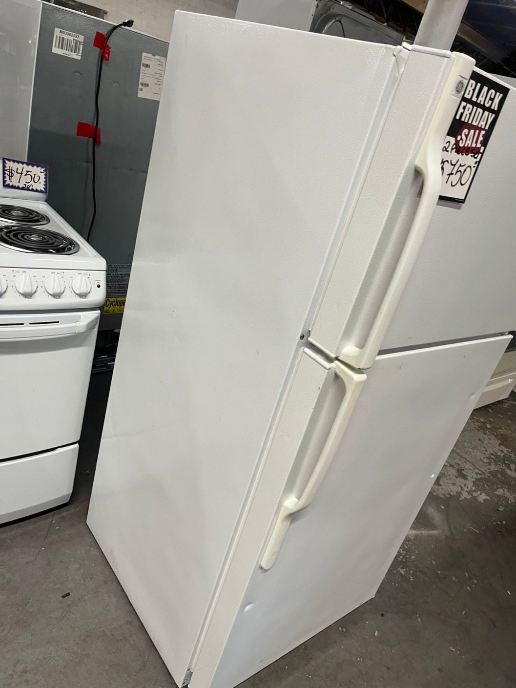 *🔥black Friday sale ‼️package deal 2Pcs set Ge 28” Top freezer fridge 28” wide  & Hotpoint electric coils top electric stove white 20” #RFELC10CB