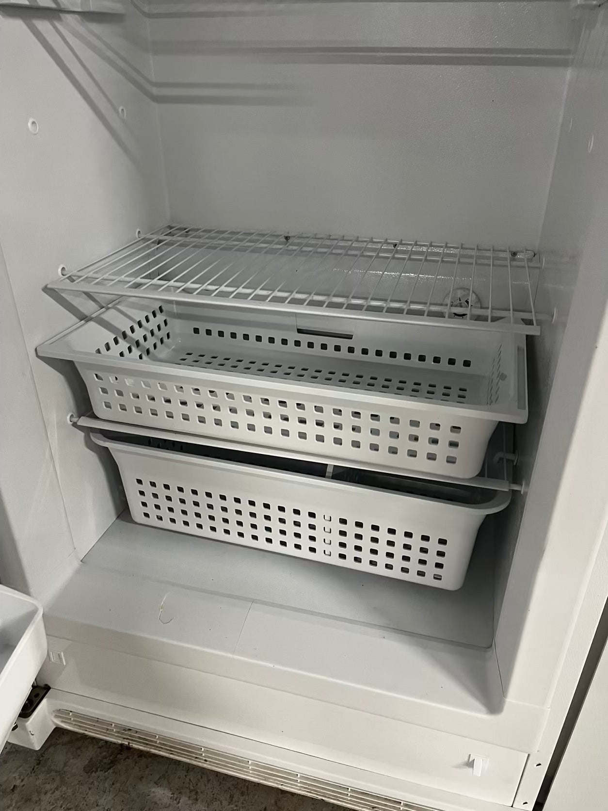 * 🎄Holidays Sale 🎁-Frigidaire 21 cu.ft up-right freezer white 34" #RF39NK6B used-Refurbished