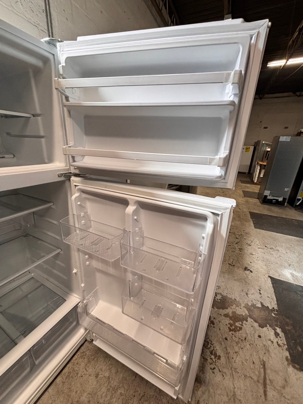 >sale🔥Whirlpool 28”top freezer refrigerator in white color  28" #RFWHP23B