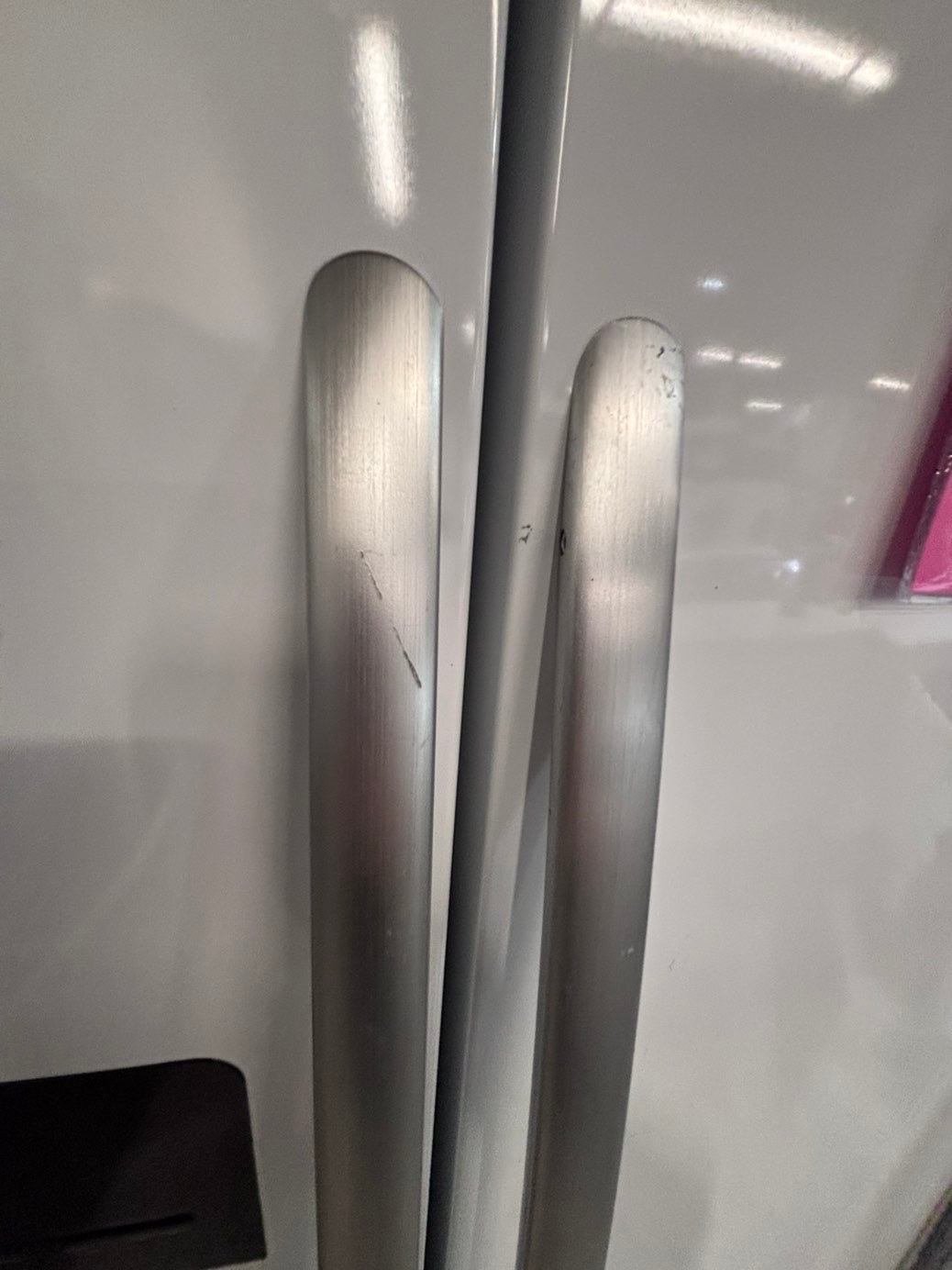 >*36”whirlpool counter depth French doors  fridge white color  (ice maker  doesn’t work) only water 💦 dispenser works !doesn’t affect on the others functions. 36” #WS33WWB