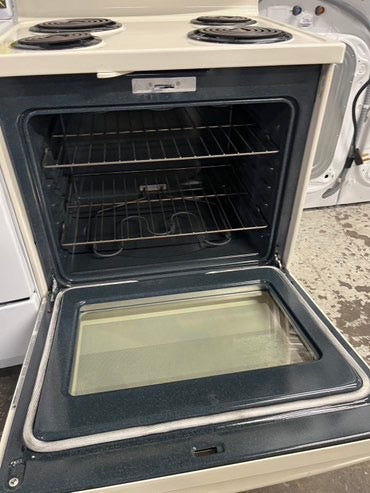 Sale‼️ Ge white off  electric coil top electric range coil 220v 4 burner Refurbished in bake Broil self clean 30" #ERRCL23B