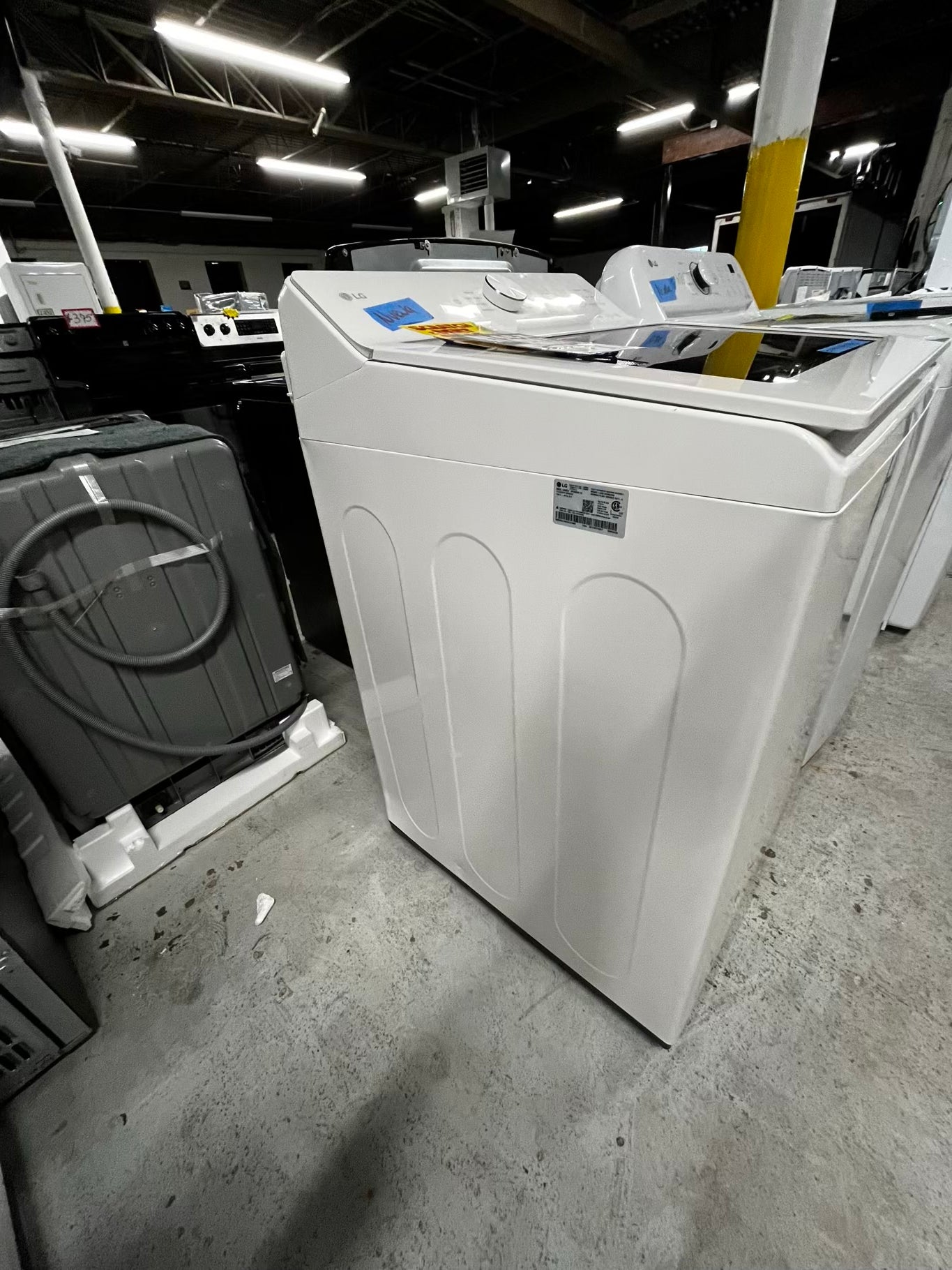Open Box 📦 scratch & dent - LG High Efficiency 4.8 cu. ft. Mega Capacity Smart Top Load Washer with 4-Way® Agitator, EasyUnload™ & AI Sensing Stock number #WM339AB