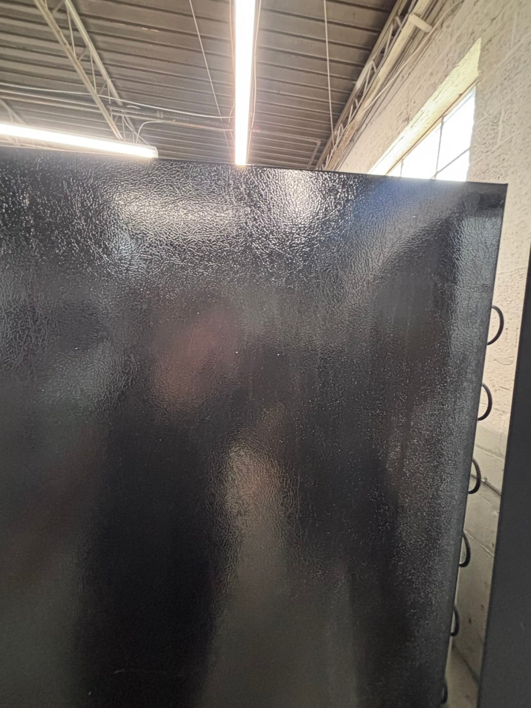 }28”w x 68 1/2h. Whirlpool  top freezer fridge with ice 🧊 maker inside ,black  working 💯  used-refurbished #FT67SRB