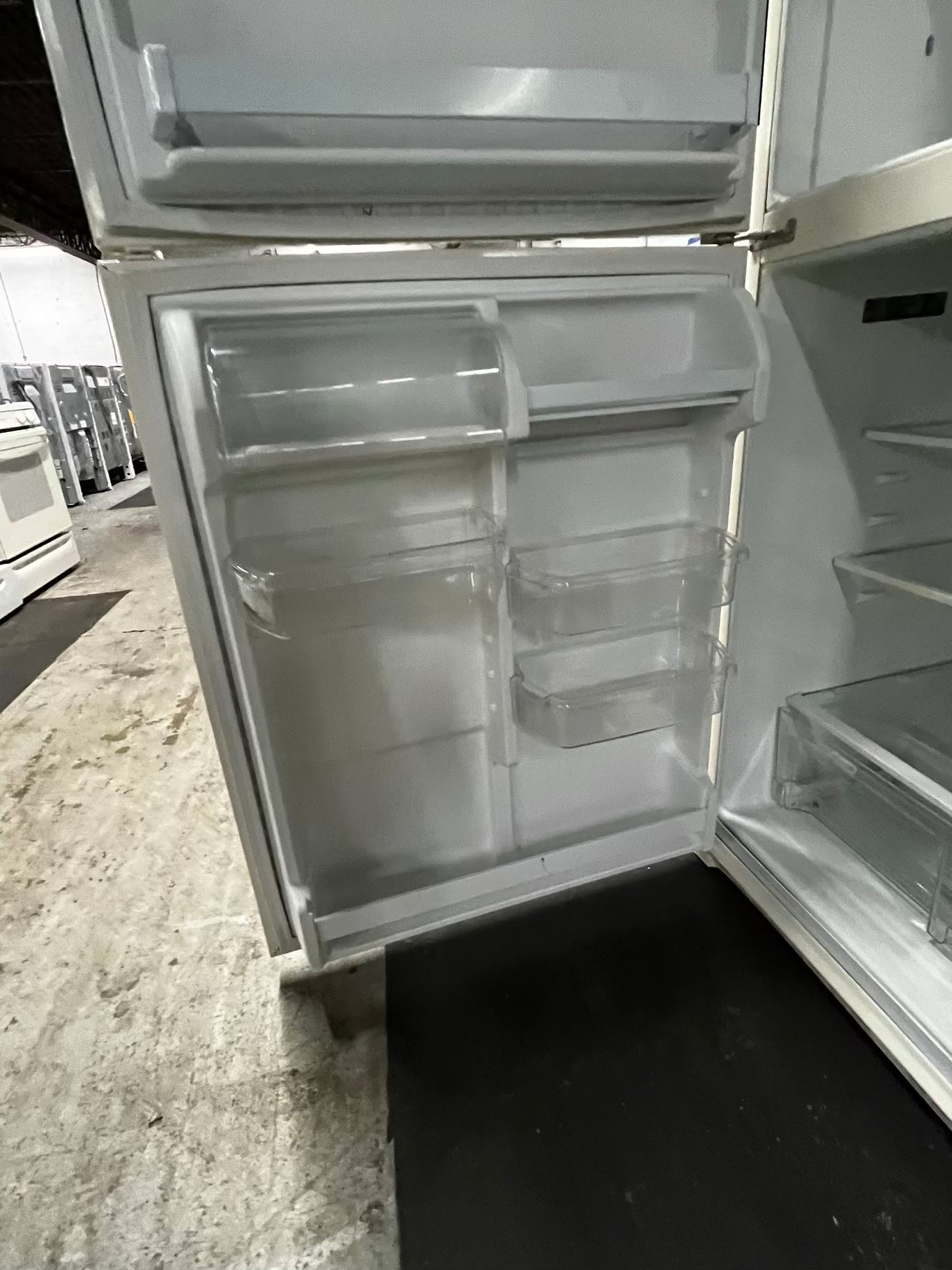 * 🎉 Black Friday ⚡️ Whirlpool top freezer refrigerator in off white no ice maker 28" #RF34774TB