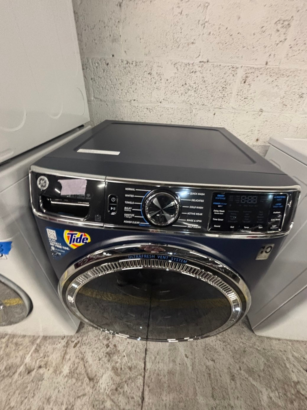 >>GE ENERGY STAR 4.8 Cu. Ft. Capacity Smart Front Load Washer with UltraFresh Vent System with OdorBlock and Saniti great condition 28”stackable or side by side  used-refurbished  #FWRA46B